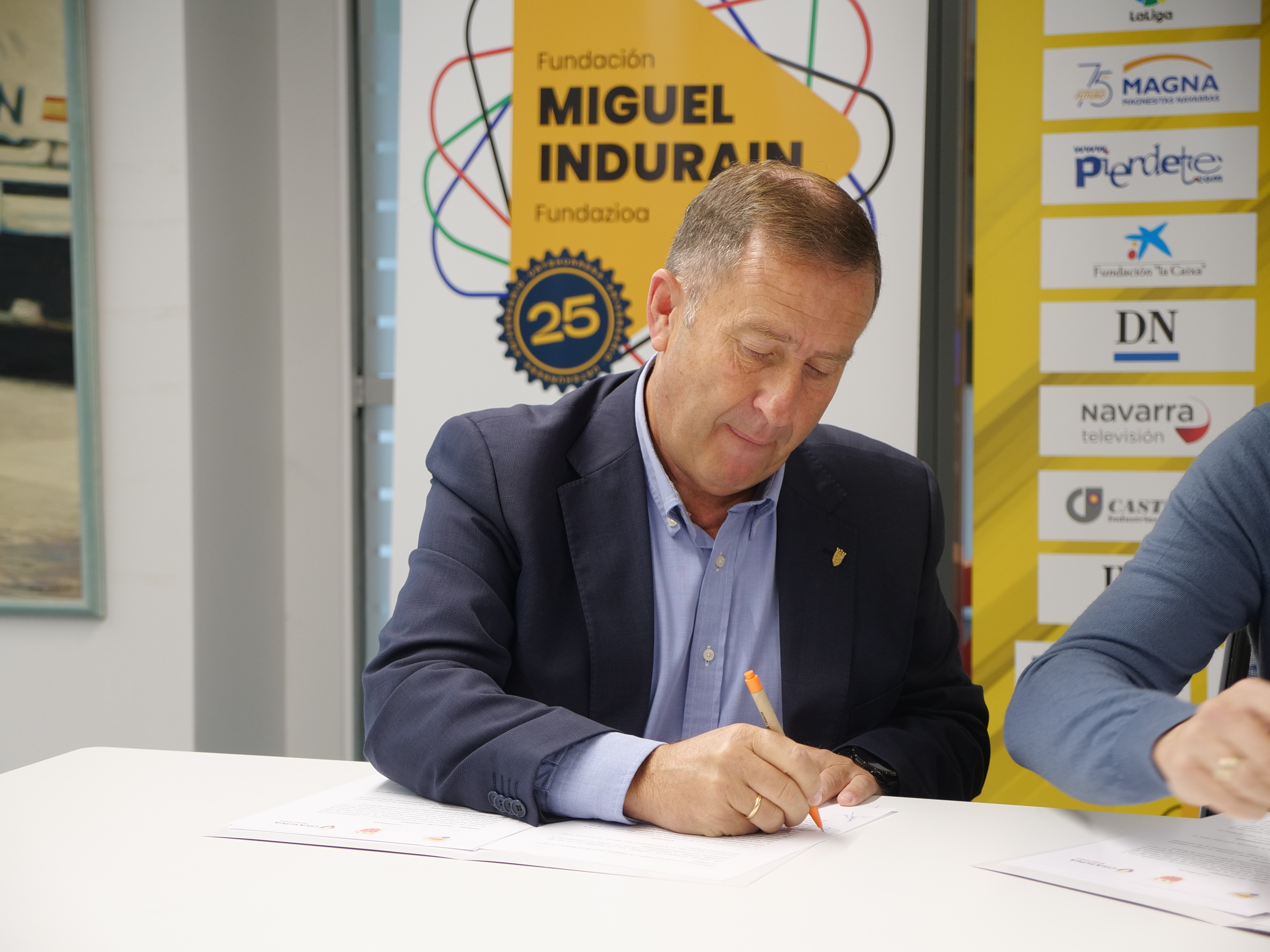 Firma del convenio de colaboraci&oacute;n para la estructuraci&oacute;n del f&uacute;tbol femenino navarro